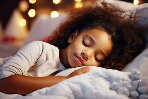 africano americano bambino ragazza addormentato nel letto nel un' buio figli di camera illuminato di ghirlande. ai generativo foto