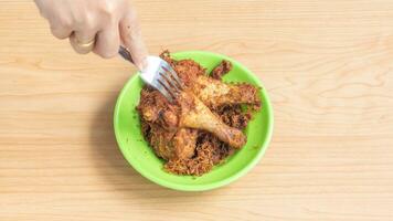 ayam goreng Kalasan, Indonesia tradizionale cucina fatto a partire dal fritte pollo foto