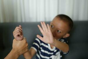 fermare abusare violenza, bambini violenza e abusato concetto foto