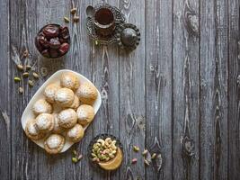 Arabo dolci, festivo Arabo biscotti. foto