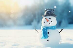 carino pupazzo di neve nel un' cappello e a maglia sciarpa. inverno sfondo con copia spazio. ai generato. foto
