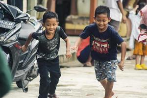 Sorong, Papua, Indonesia 2021- le persone celebrano il giorno dell'indipendenza dell'Indonesia con varie competizioni foto