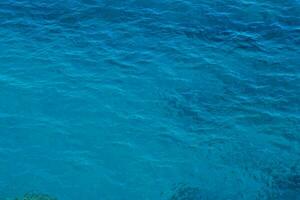 il oceano è blu e chiaro foto