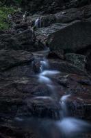 cascata della foresta pluviale tropicale lunga esplosione foto