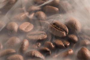 chicchi di caffè buon odore aroma che beve al mattino per svegliarsi foto