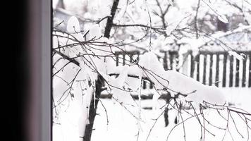 paesaggio invernale visto dalla finestra foto