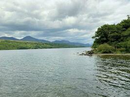 un' Visualizza di coniston acqua nel il lago quartiere foto