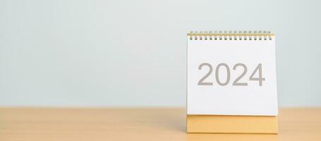 2024 anno calendario su tavolo sfondo. contento nuovo anno, risoluzione, obiettivi, Piano, azione, missione e finanziario concetto foto