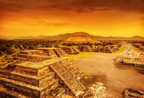 piramidi di Messico al di sopra di tramonto foto