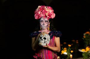 Calavera catrina seduta su un' trono. zucchero cranio trucco. dia de los muertos. giorno di il morto. Halloween. foto