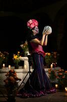 Calavera catrina seduta su un' trono. zucchero cranio trucco. dia de los muertos. giorno di il morto. Halloween. foto