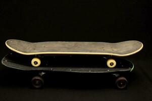un' skateboard con ruote su superiore di esso foto
