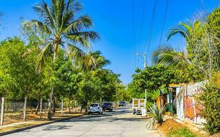 puerto escondido oaxaca Messico 2023 tipico bellissimo colorato turista strada marciapiede città puerto escondido Messico. foto