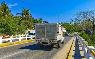 puerto escondido oaxaca Messico 2023 tipico bellissimo colorato turista strada marciapiede città puerto escondido Messico. foto