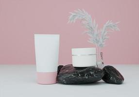 vasetto di crema e tubo di compressione su sfondo rosa. foto