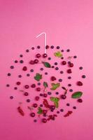 composizione di sfondo estivo creativo con ciliegia. concetto di bevanda. foto