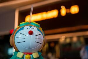 bangkok, Tailandia - ottobre 15, 2023 Doraemon per morbido bevanda per promuovere film Doraemon il film 2023 Nobita cielo utopia a partire dal sf cinema città cinema. foto