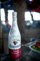 cha-am spiaggia, Tailandia - ottobre 12, 2023 un' bellissimo bottiglia di belga hoegaarden birra. foto