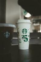 bangkok, Tailandia - ottobre 18, 2023 25 anniversario, Starbucks Tailandia, ottenere 1 gratuito quando acquisto qualunque genere di bevanda. foto