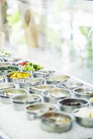 buffet di insalate buffet di verdure miste fresche ristorante dettaglio display foto