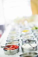 buffet di insalate buffet di verdure miste fresche ristorante dettaglio display foto