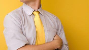 uomo d'affari nel bianca camicia e giallo cravatta su giallo sfondo. ai generato. foto