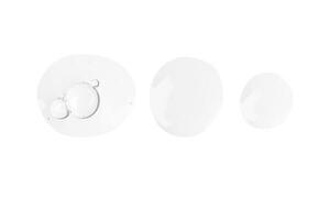 gocce di trasparente gel su un' bianca sfondo foto