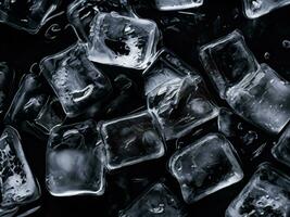 cubetti di ghiaccio su sfondo nero foto