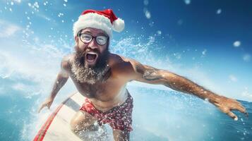 uomo fare surf nel Santa Claus costume. Natale vacanza concetto. ai generato Immagine. foto