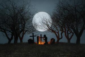 cimitero spettrale con sfondo di luna piena foto