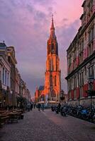 nieuwe kerk nuovo Chiesa protestante Chiesa su maiolica di delft mercato piazza markt con persone foto