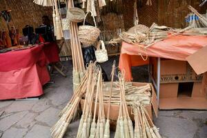 bambù bastoni per vendita a il mercato foto