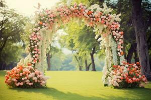 ai generato giardino arco con fiori foto