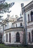 il vecchio palazzo cortile concetto foto. neogotico edificio nel europeo cittadina. foto