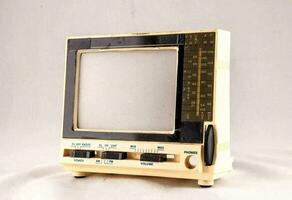 un vecchio stile televisione con un' bianca sfondo foto