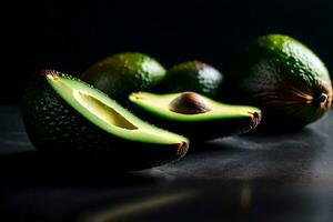 il telecamera prende più vicino per un avocado frutta, quale è nel messa a fuoco e sta su contro un' buio sfondo nel il studio ai generato foto