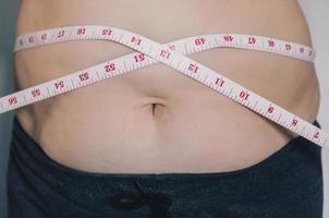 corpo umano e corpo grasso, pancia o pancia e sovrappeso delle persone. foto