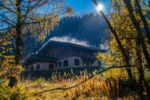 paesaggio di il francese Alpi nel autunno foto