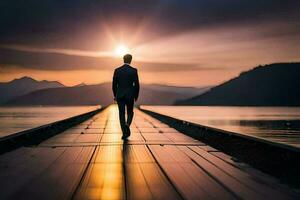 un' uomo nel un' completo da uomo passeggiate lungo un' molo a tramonto. ai-generato foto