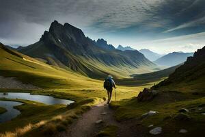 un' uomo passeggiate attraverso un' erboso valle nel il montagne. ai-generato foto