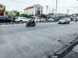 karanganyar, Indonesia - aprile 24, 2023. Mudik o pulang Kampung traffico congestione il tradizioni di indonesiano I musulmani venire per loro città natale a partire dal grande città per celebrare eid o Lebaran foto