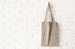 mock up tote bag grigia a pois in tessuto di cotone bianco eco hipster foto