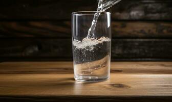 acqua flussi continuamente in un' bicchiere su un' di legno bar la creazione di utilizzando generativo ai utensili foto