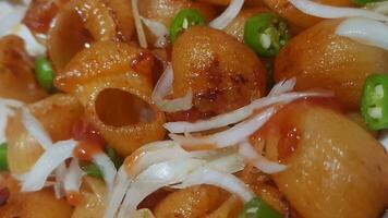 pasta penne bolognese cibo sfondo. bolognese salsa è classico italiano cucina piatto. popolare italiano cibo. pasta fettuccine bolognese con pomodoro salsa. foto