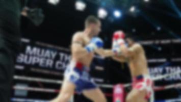 kick boxing tailandese. immagini sfocate di muay thai. kickboxing di arti marziali. foto