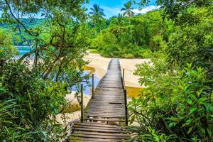 spiaggia di mangrovie e pouso con bridge island ilha grande brazil. foto