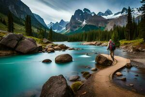 un' uomo passeggiate lungo un' sentiero nel il montagne. ai-generato foto