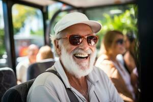 gli anziani godendo cura viaggio escursione con persone avendo divertimento su tavola di un' comodo autobus. generativo ai foto