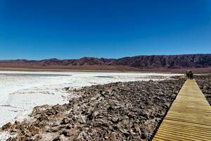 paesaggio di il nascosto baltinache lagune - atacama deserto - chile. foto