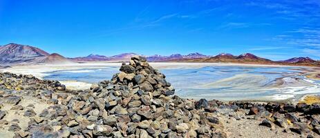 salar de aguas calientes punto di vista - atacama deserto - san pedro de atacama. foto